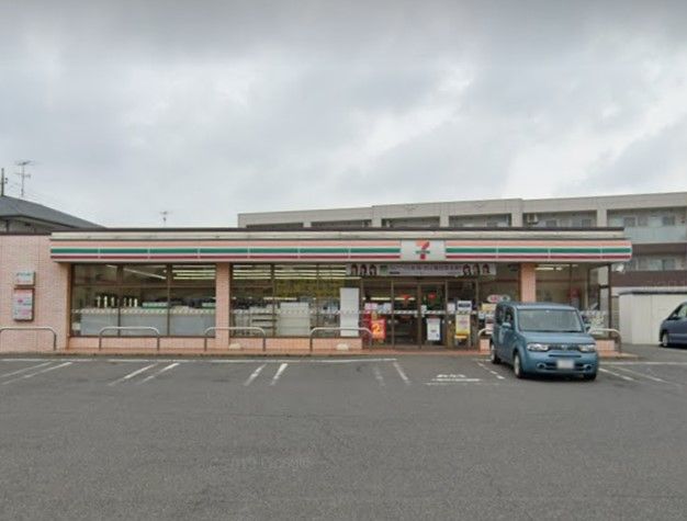 近くのセブン-イレブン鎌ヶ谷道野辺中央4丁目店まで747m(徒歩10分)