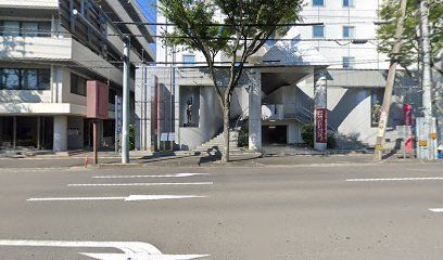 近くの穴吹学園高等学校まで571m（徒歩8分）