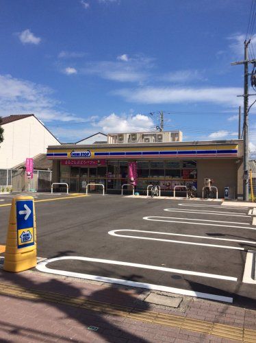 近くのミニストップまで212m(徒歩3分)