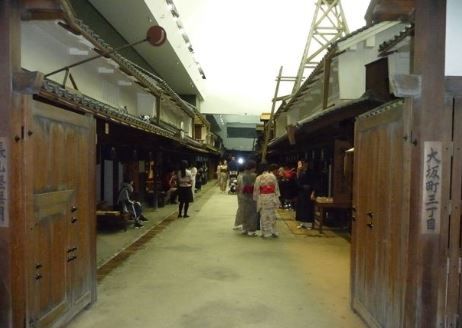 近くの大阪くらしの今昔館まで658m（徒歩9分）