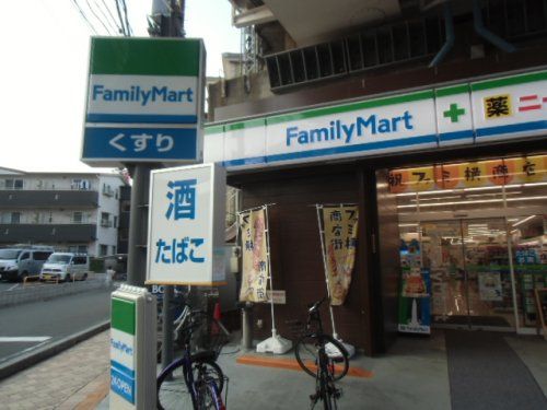 近くのファミリーマート ニーズ浦安店まで460m（徒歩6分）