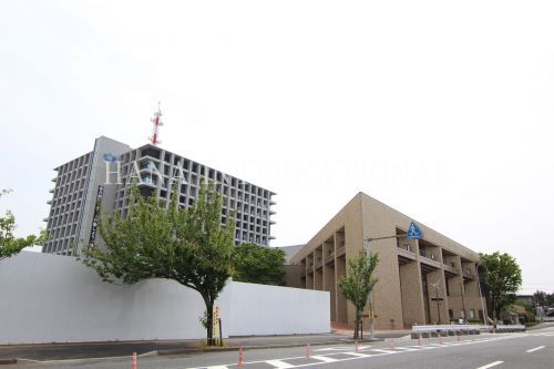 近くの浦安市役所まで647m(徒歩9分)