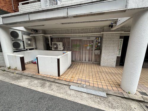 近くのひまわり薬局まで206m(徒歩3分)