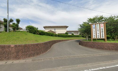 近くの中学校まで633m（徒歩8分）