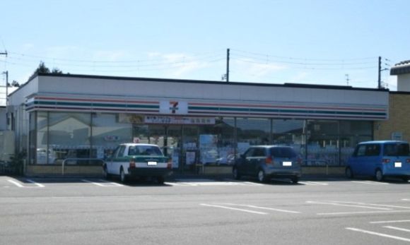 近くのセブンイレブン長岡石動店まで81m（徒歩2分）