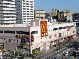 近くのライフ香里園店まで459m（徒歩6分）