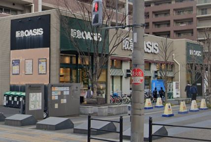近くの阪急OASIS(オアシス) 桃坂店まで477m(徒歩6分)