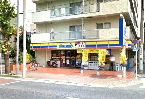 近くのミニストップ 吉野町店まで228m(徒歩3分)