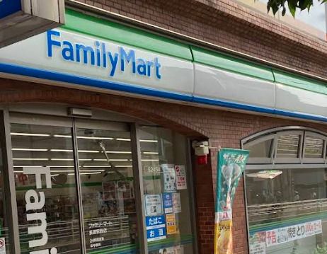 近くのファミリーマート 長居駅西店まで651m（徒歩9分）
