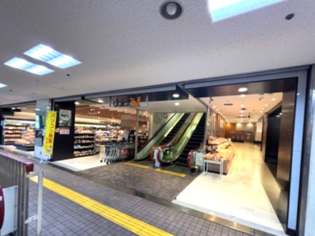 近くのダイエー六甲道店まで419m（徒歩6分）