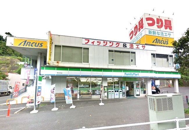 近くのファミリーマートまで194m(徒歩3分)