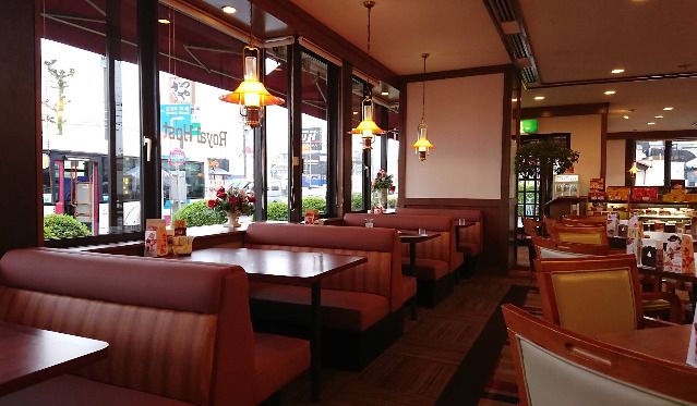 近くのロイヤルホスト静岡インター店まで350m（徒歩5分）