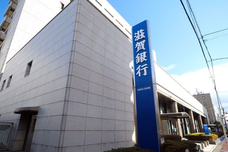 近くの滋賀銀行本店まで957m（徒歩12分）