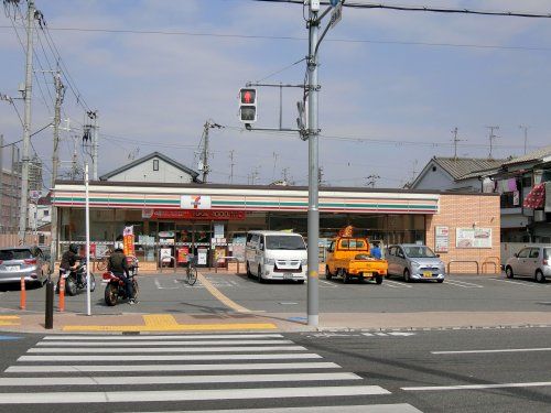 近くのコンビニまで399m（徒歩5分）