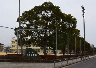 近くの小学校まで1,810m（徒歩23分）