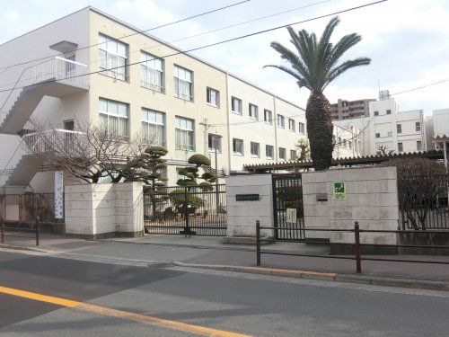 近くの大阪市立旭東中学校まで60m(徒歩1分)
