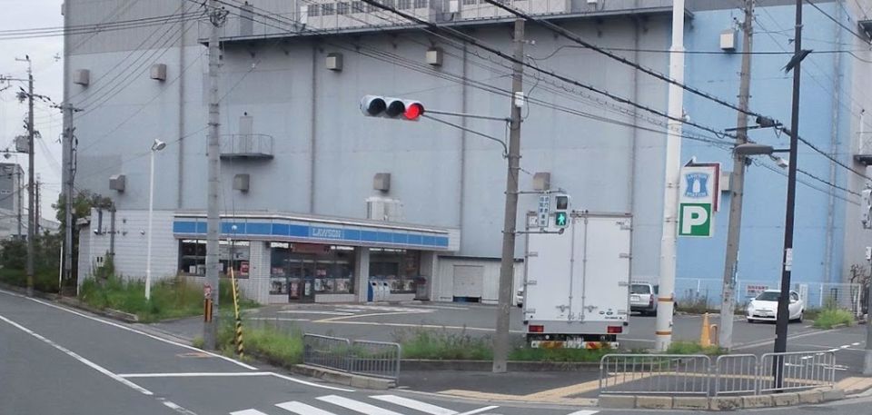 近くのローソン 摂津鳥飼上二丁目店まで390m（徒歩5分）