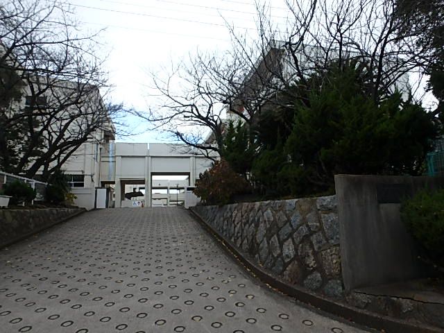 近くの武豊町立武豊小学校まで434m(徒歩6分)