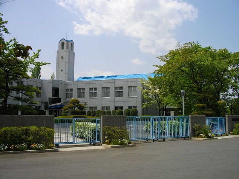 近くの私立育英大学まで627m（徒歩8分）