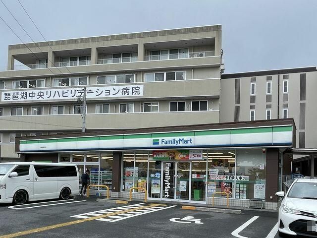 近くのファミリーマート 大津御殿浜店まで540m（徒歩7分）