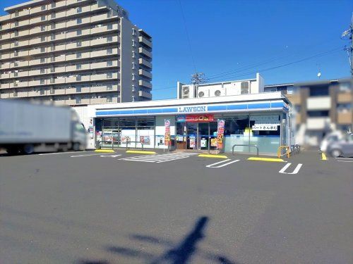 近くのローソン 岩倉大市場町店まで836m(徒歩11分)