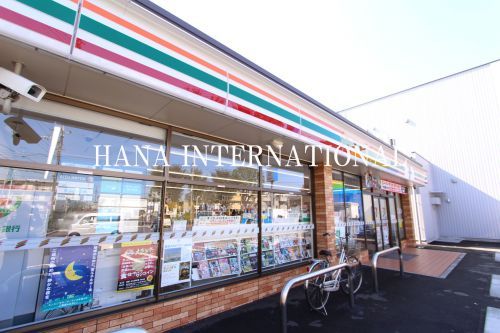 近くのセブン-イレブン小金井東八貫井南店まで736m（徒歩10分）
