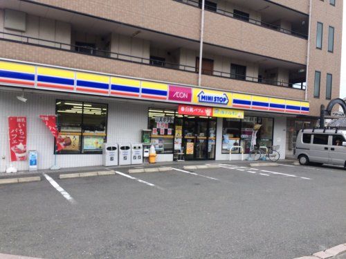 近くのミニストップ御領1丁目店まで229m(徒歩3分)