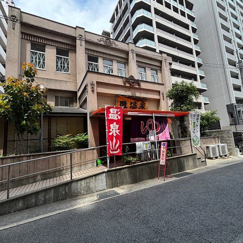 近くの灘温泉 六甲道店まで45m（徒歩1分）