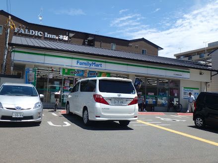 近くのファミリーマート 中立売智恵光院店まで147m（徒歩2分）