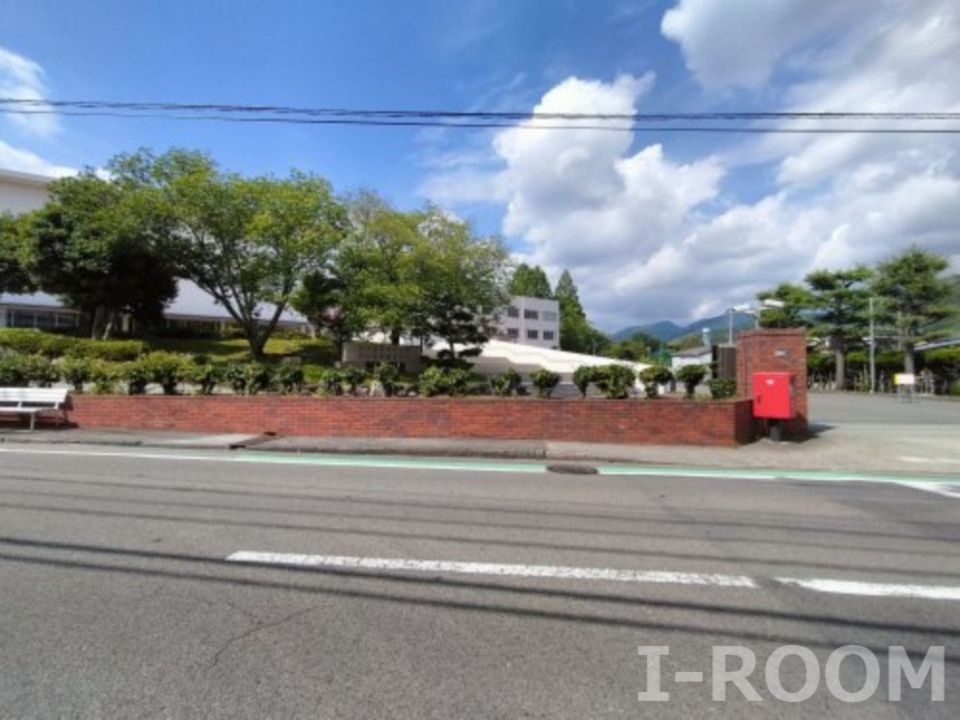 近くの松山東雲短期大学まで895m(徒歩12分)