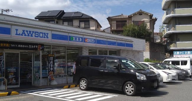 近くのローソン 吹田円山町店まで698m(徒歩9分)