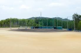近くの綾羽高等学校 第二グラウンドまで2,747m（徒歩35分）