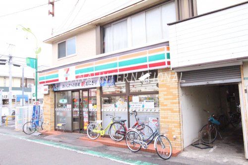 近くのセブンイレブン 小川駅西口店まで561m（徒歩8分）