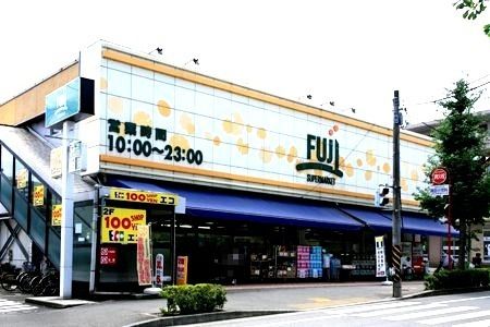 近くのSUPER MARKET FUJI(スーパーマーケットフジ)まで1,248m（徒歩16分）