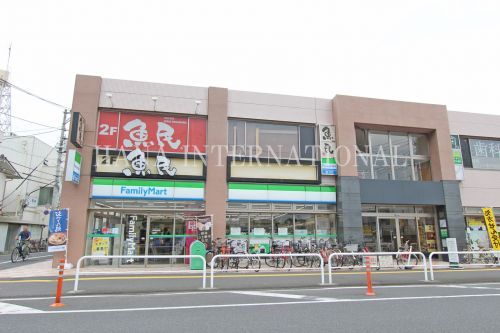 近くのコンビニまで577m（徒歩8分）