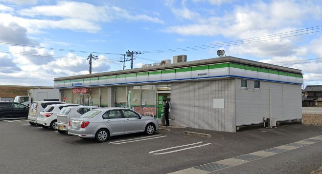 近くのファミリーマート 倉敷鶴新田店まで587m（徒歩8分）