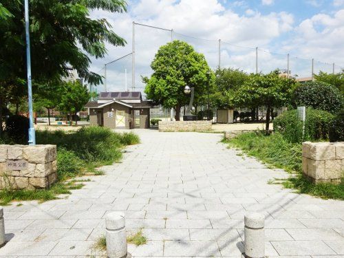 近くの神路公園まで592m(徒歩8分)
