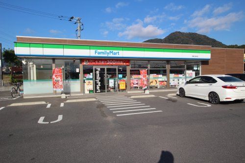 近くのファミリーマート 宗像三郎丸店まで869m(徒歩11分)