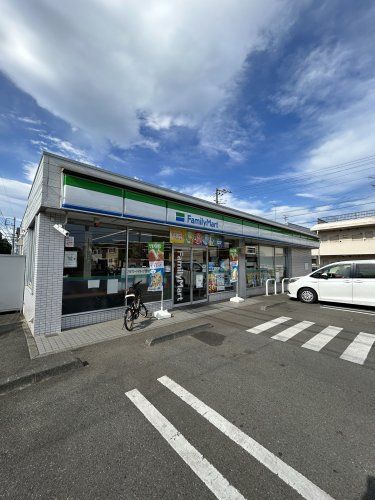 近くのファミリーマート 小平たかの街道店まで176m(徒歩3分)
