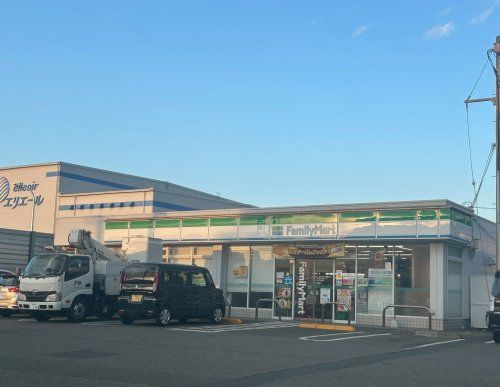 近くのファミリーマート 川之江妻鳥店まで1,677m(徒歩21分)