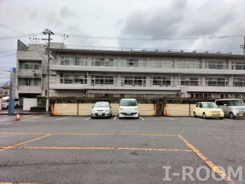 近くの愛媛十全医療学院附属病院まで395m（徒歩5分）