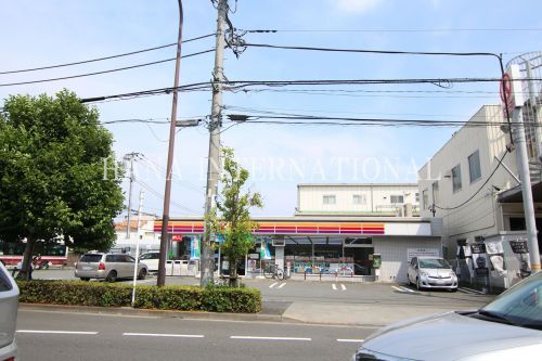 近くのサークルK調布深大寺南店まで742m(徒歩10分)