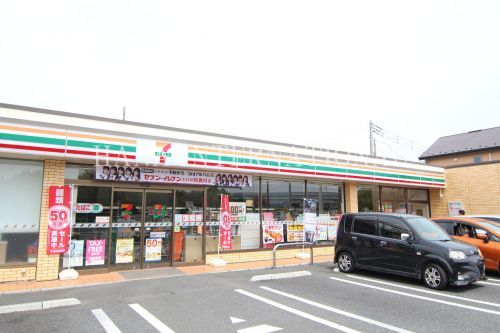 近くのコンビニまで584m（徒歩8分）