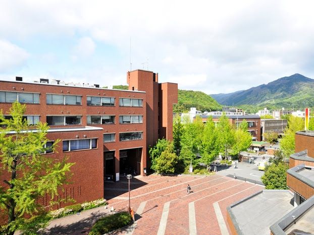 近くの京都工芸繊維大学まで2,440m(徒歩31分)