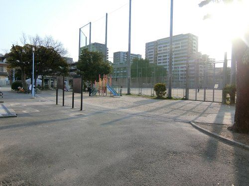 近くの鯰江公園まで548m（徒歩7分）