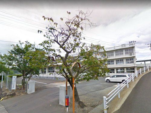 近くの雲仙市立愛野中学校まで799m（徒歩10分）