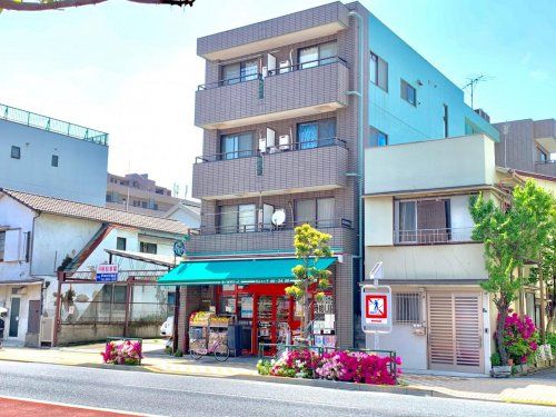 近くのまいばすけっと 小村井駅前店まで631m(徒歩8分)