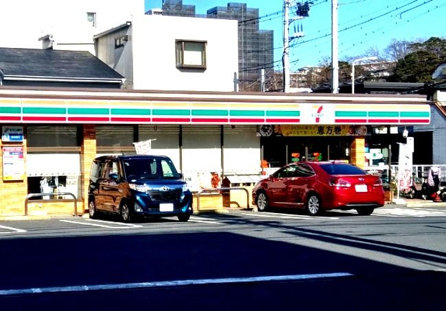 近くのセブン-イレブン 藤沢朝日町店まで890m（徒歩12分）