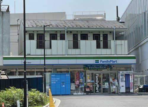 近くのファミリーマート 雑色駅広場前店まで333m(徒歩5分)
