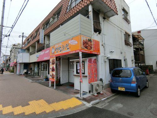 近くの飲食店まで721m（徒歩10分）